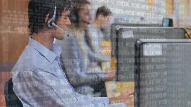 Seitenansicht Eines Teams Von Callcenter Agenten Gespräch Mit Kunden Digitale — Stockvideo