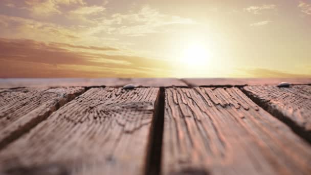 Ángulo Bajo Una Cubierta Madera Con Vista Una Puesta Sol — Vídeos de Stock