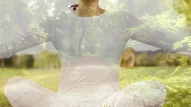 Bir orman patikasının ve çimenlerin üzerinde beyaz meditasyon giyen beyaz bir kadının dijital bileşimi