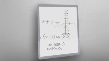 Tablet ekranında matematiksel denklemlerin dijital animasyonu