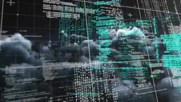Animación Digital Nubes Oscuras Mientras Los Códigos Programa Mueven Pantalla — Vídeo de stock