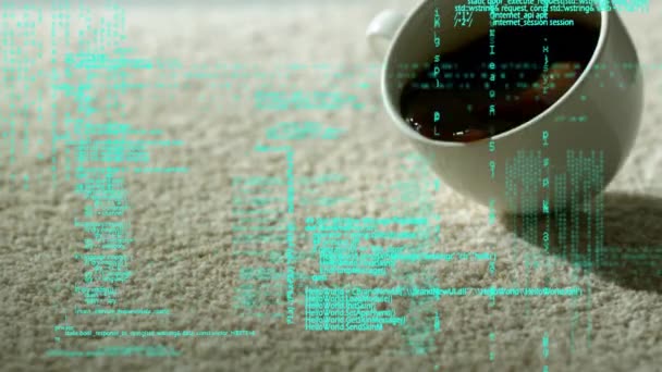 프로그램 코드가 전경에서 이동하는 카펫에 쏟아진 디지털 — 비디오