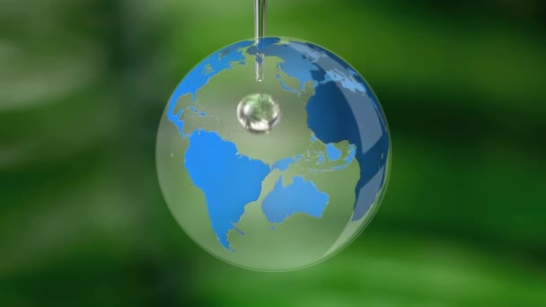 模糊的绿色背景中的地球数字动画 水滴过旋转的地球 — 图库视频影像