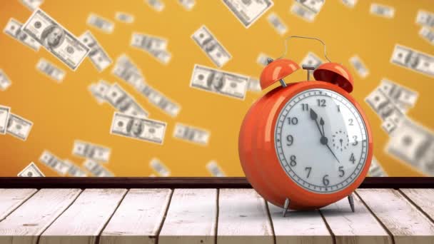 オレンジ色の背景に飛んでドル紙幣と木製の板のテーブルの上に目覚まし時計のデジタルアニメーション — ストック動画