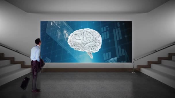 Cyfrowa Animacja Biznesmen Patrząc Ekran Mózgu Statystyk Podczas Chodzenia Korytarzu — Wideo stockowe