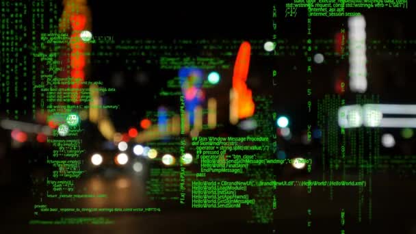 Цифровая Анимация Программных Кодов Перемещающихся Экрану Фоном Улицу Вечером — стоковое видео