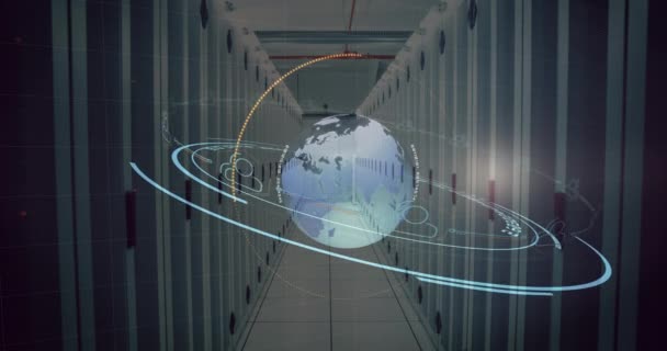 サーバータワー4Kの廊下で地球を回るデジタルリングのデジタルアニメーション — ストック動画
