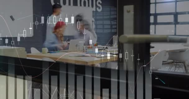 Digitální Složený Vícerasových Lidí Kanceláři Zatímco Grafy Pohybují Obrazovce — Stock video