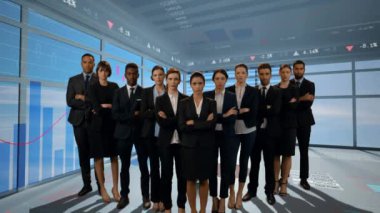 Grafikleri olan bir odada birbirine yakın duran çapraz kolları olan takım elbiseli farklı iş adamlarının dijital kompoziti