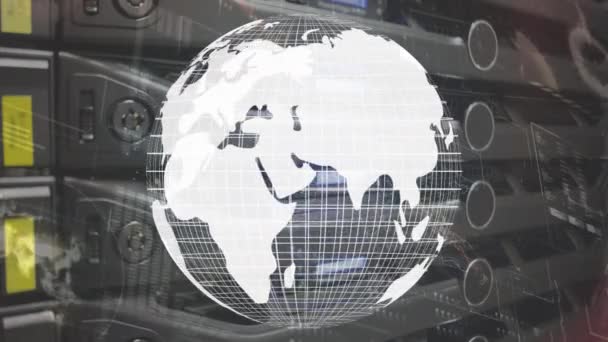 数字地球地球的数字动画在服务器塔背景上旋转 — 图库视频影像