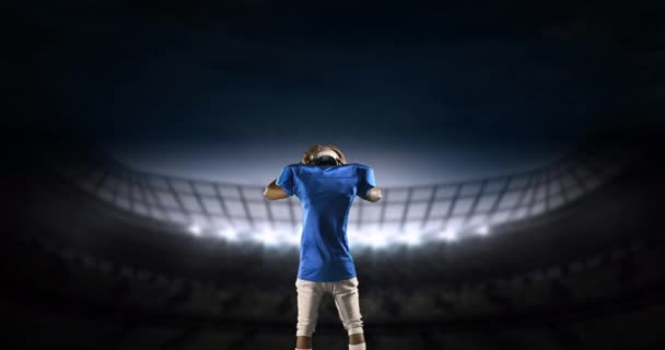 Заднього Виду Американського Футбольного Спортсмена Лімберінг Підготовки Введення Цифрового Стадіону — стокове відео