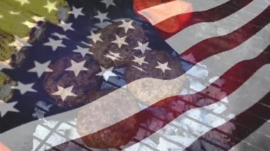 Ön planda sallanan bir Amerikan bayrağı ile ızgara üzerinde pişirme burger dijital kompozit