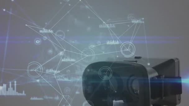 Цифровая Композиция Гарнитуры Виртуальной Реальности Подключенными Линиями Графиками Переднем Плане — стоковое видео