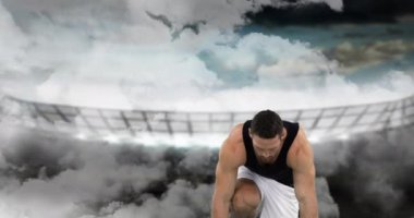 Kafkasyalı bir adamın koşmaya hazırlandığı dijital bir kompozit ve bulutlarla dolu bir stadyum yavaşça ön tarafı dolduruyor ve adamı tamamen kaplıyor.