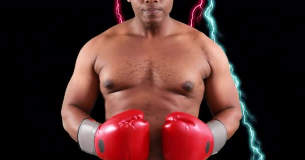 一个表情严肃 数码闪电击中黑色背景4K的非洲裔美国拳击手的前景 — 图库视频影像