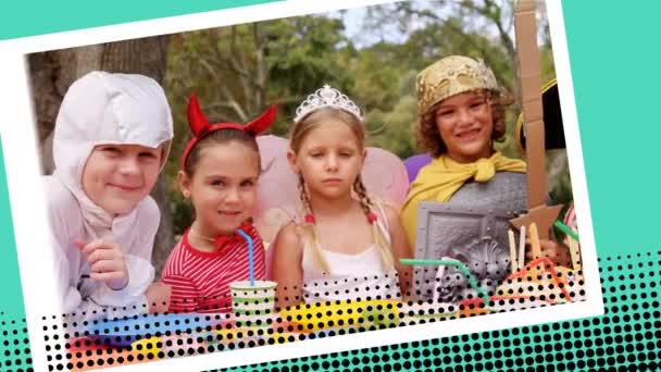 Dijital Bir Fotoğrafın Kenarındaki Bir Kostüm Partisinde Çocukların Görüntüsü Bir — Stok video