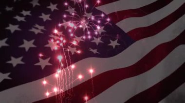 Ön planda sallanan bir Amerikan bayrağı ile bir havai fişek ekran dijital animasyon