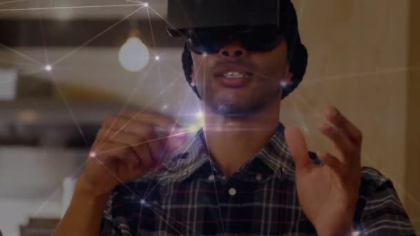 Composite Numérique Homme Afro Américain Portant Casque Réalité Virtuelle Avec — Video