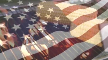 Ön planda sallanan bir Amerikan bayrağı ile mısır ızgara dijital kompozit