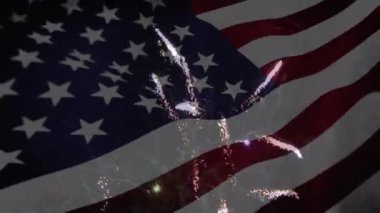 Ön planda sallanan bir Amerikan bayrağı ile havai fişek dijital kompozit