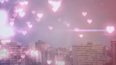 Ön planda kalplerle dolu yüksek şehir binalarının dijital animasyonu