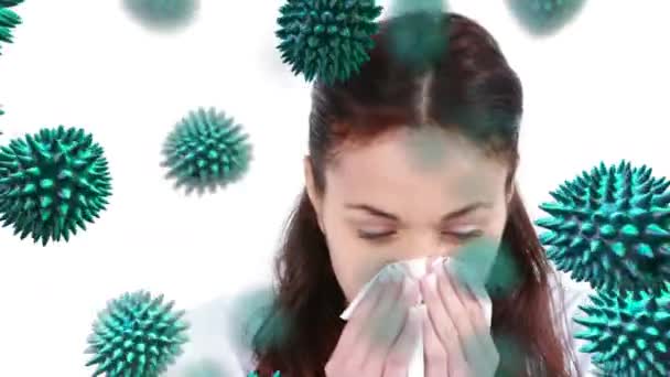緑の花粉の粒がランダムに彼女の方に移動しているアフリカ系アメリカ人女性のくしゃみの近景 — ストック動画