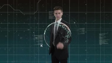 Kodları ve dijital arka plan ile takım elbiseli bir Kafkas adamın dijital animasyon. Parçacıkları yayan bir dünya hologramı aktif hale getirdi ve manipüle etti.