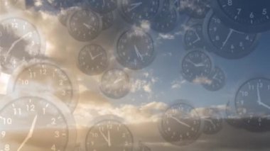 Düşen saatler ile dolu parlak bulutlu gökyüzünün dijital bileşimi