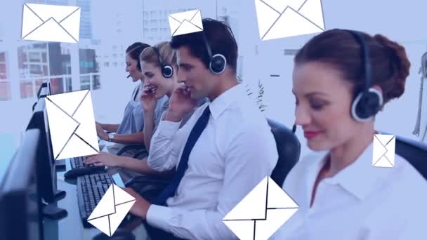 Compuesto Digital Equipo Agentes Call Center Hablando Con Clientes Con — Vídeo de stock