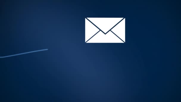青い背景にフライングメッセージアイコンで満たされた封筒のデジタルアニメーション ストリングスが中央に走る — ストック動画