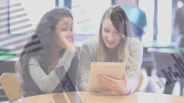 Composto Digital Duas Meninas Adolescentes Caucasianas Lendo Tablet Com Gráficos — Vídeo de Stock