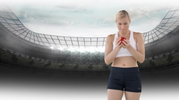 Composto Digital Uma Mulher Branca Atlética Segurando Uma Bola Vermelha — Vídeo de Stock