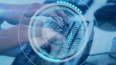 Bir klavye üzerine yazarak bir adamın arka plan ile 5g etrafında hareket fütüristik çevrelerin dijital animasyon