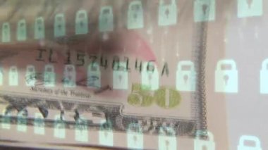 Ön planda kilit simgeleri ile sayılan dolar banknotlarının dijital kompozit