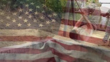 Amerikan askerlerinin ön planda sallayarak bir Amerikan bayrağı ile sırayla bir ip geçiş alarak Dijital animasyon