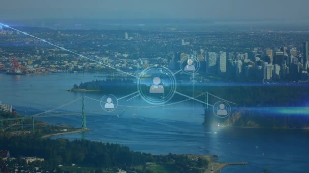 Composite numérique d'une vue large d'une ville avec un réseau d'icônes de profil connectées au premier plan 