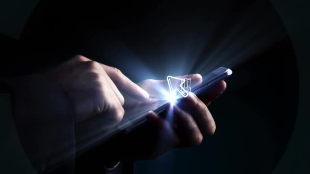 アプリケーションアイコンを持つ未来的な円の真ん中に書かれた5Gの携帯電話を使用する男性のデジタルコンポジット — ストック動画