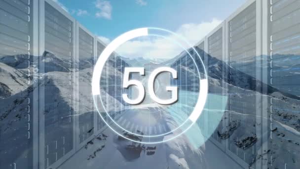 サーバータワーと雪山の背景を持つ未来的な円の真ん中に書かれた5Gのデジタルアニメーション — ストック動画