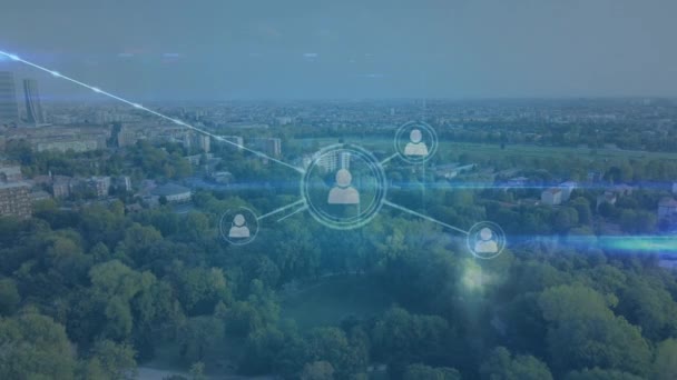 Animation numérique d'icônes de profil reliées par des lignes asymétriques et une vue sur la ville 