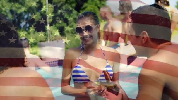 국기가 배경에서 파도를 수영장에서 축하하는 다양한 친구들의 디지털 — 비디오