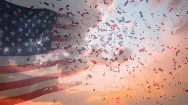 美国国旗的数字动画挥舞 而五颜六色的纸屑爆炸和背景显示天空与云 — 图库视频影像