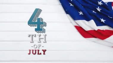 4 Temmuz metin dijital animasyon Amerikan bayrağı ile beyaz bir arka plan karşı ekranda uzaklaştırma.