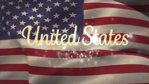 アメリカの旗が背景に波を立てながら ボケライトを持つ金の米国のテキストのデジタルアニメーション — ストック動画