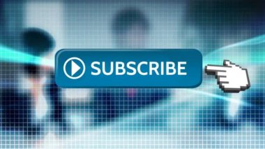 Ona doğru işaret el simgesi ile abone düğmesinin dijital animasyon. Arkasında iş adamları sosyal medya hakkında tartışıyor