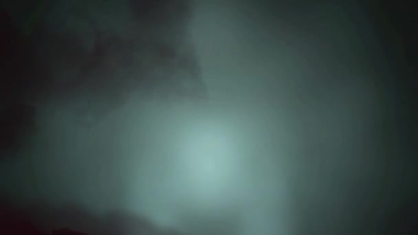 Karanlık Bulutların Arkasında Şimşek Çakan Fırtınalı Bir Gece Gökyüzünün Dijital — Stok video