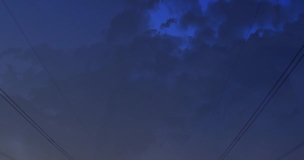 Cyfrowy Kompozyt Wież Transmisyjnych Polu Podczas Zachodu Słońca Podczas Gdy — Wideo stockowe
