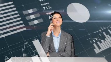 Kafkasyalı genç bir iş kadınının telefonla konuşması ve etrafta finans bilgileriyle dolaşması.