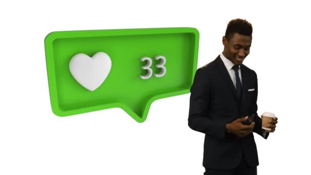 Mesajlaşırken Kahve Içen Afrikalı Amerikalı Bir Adamının Dijital Bileşimi Arkasında — Stok video