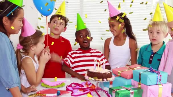 Compuesto Digital Niño Afroamericano Soplando Velas Pastel Cumpleaños Mientras Está — Vídeo de stock