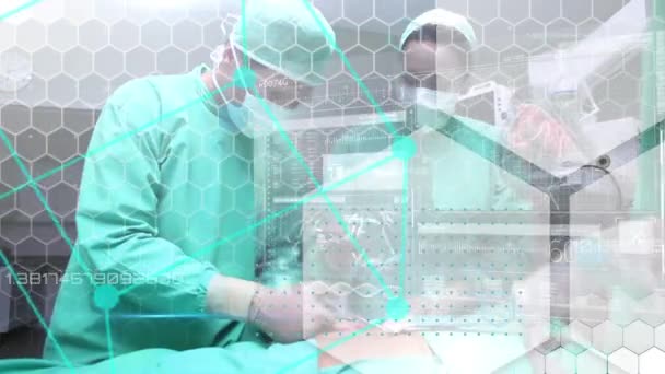 Ψηφιακή Σύνθεση Καυκάσιου Αρσενικού Γιατρού Που Κάνει Εγχείρηση Ασθενή Γυναίκα — Αρχείο Βίντεο